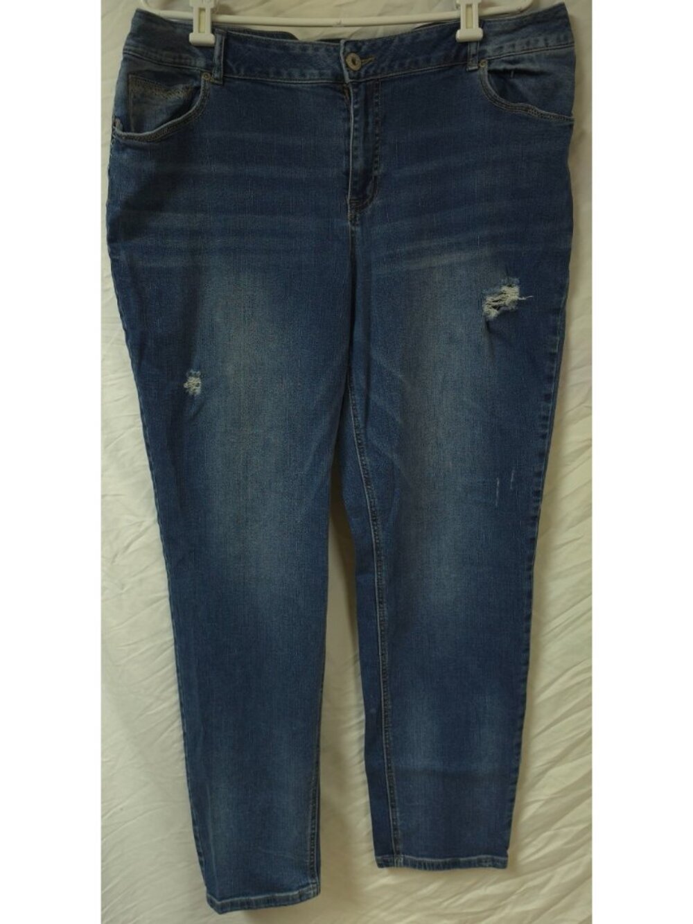 Maurices Womens 20 Blue Medium Wash Thick Stitch Stretch Distressed Jeans 40X30
